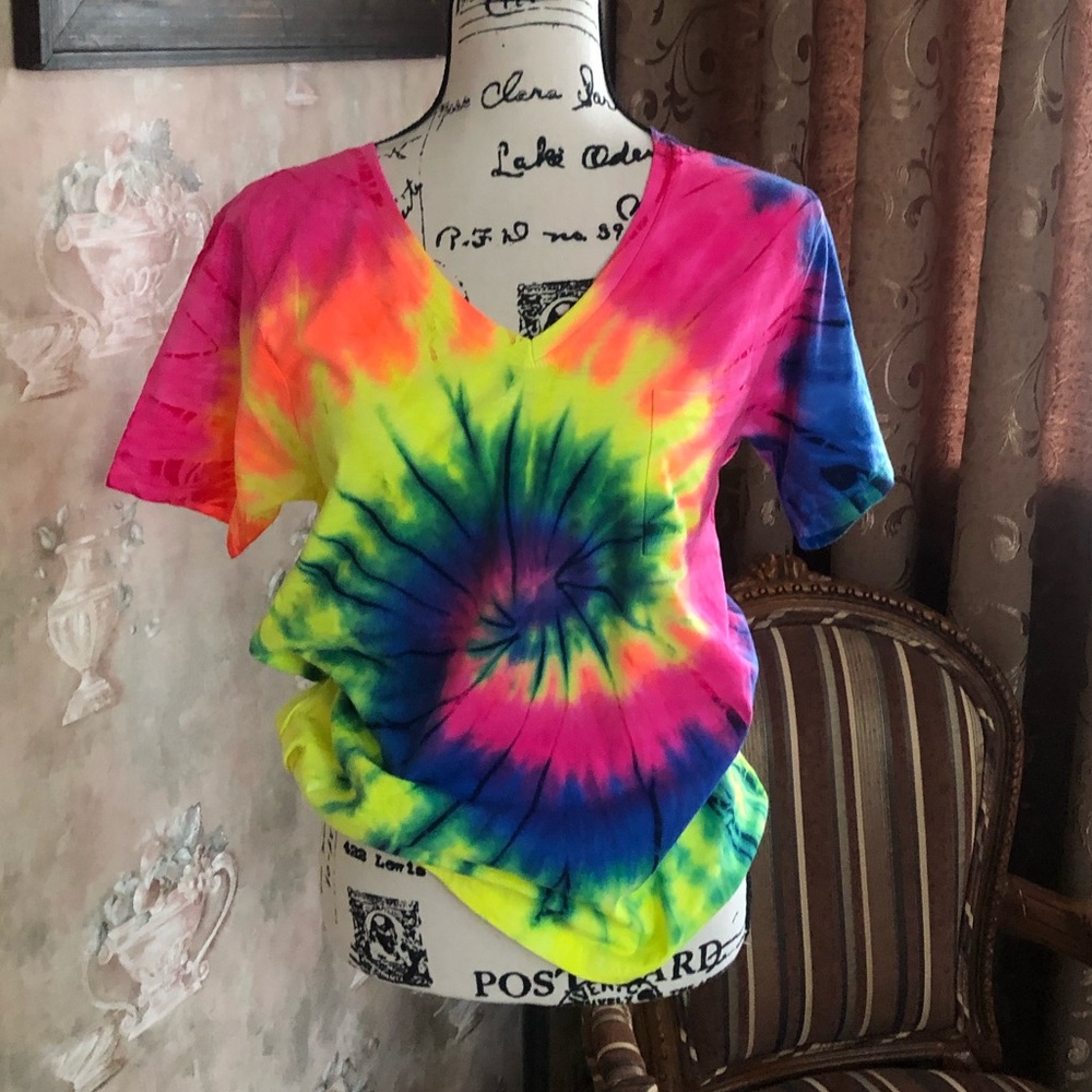 V NECK TIEDYE POCKET TEE NWT - Picture 2 of 4